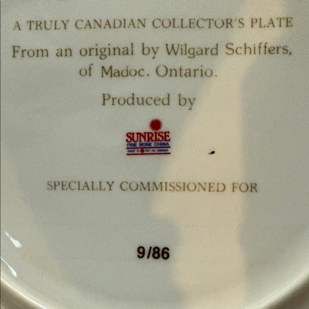 Floral Collectable Plate "The Quebec - Madonna Lily" - Picture 4 of 4
